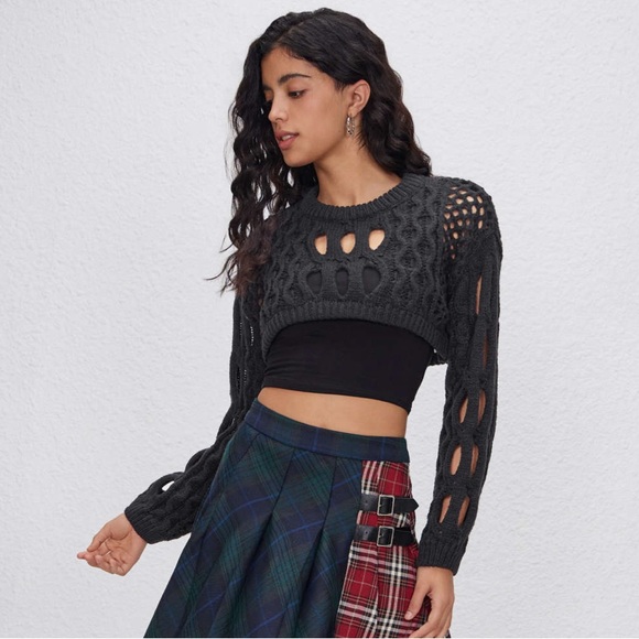 Cider Women's Knit Round Neckline Hollow Out Long Sleeve Crop Top Sz Medium NWT - Picture 1 of 8